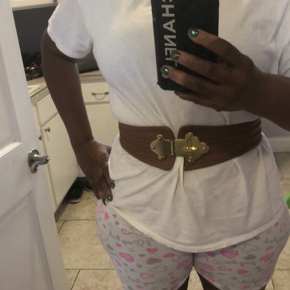 BCBG turn lock belt - Picture 2 of 6